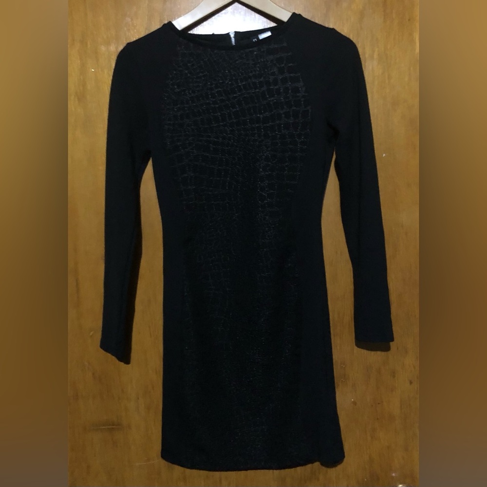 H&M (Dividend) Long Sleeve Black Dress. Size 8. (Medium ish?). Great con…